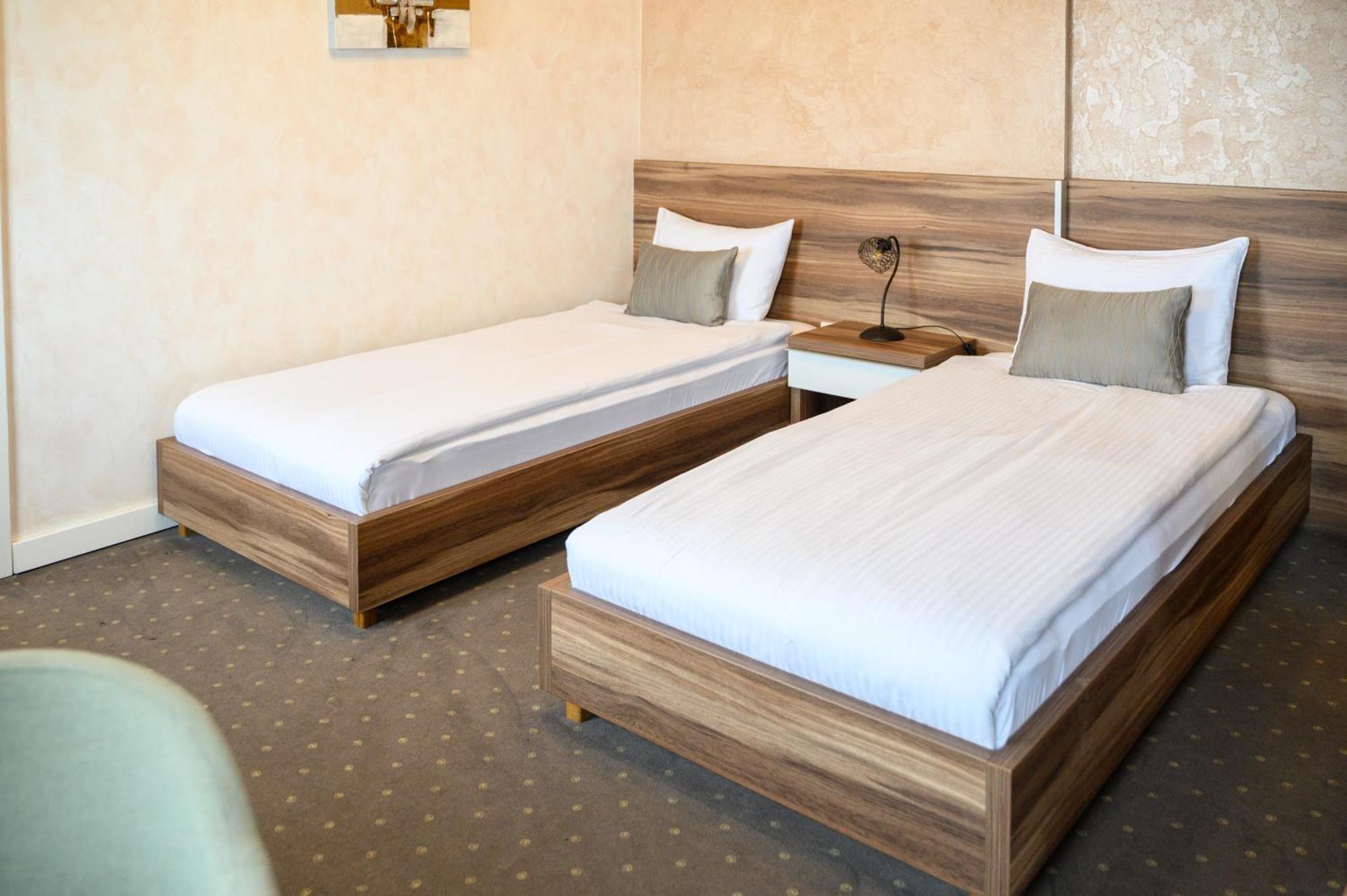 Mv Monogram Hotel Indija ภายนอก รูปภาพ