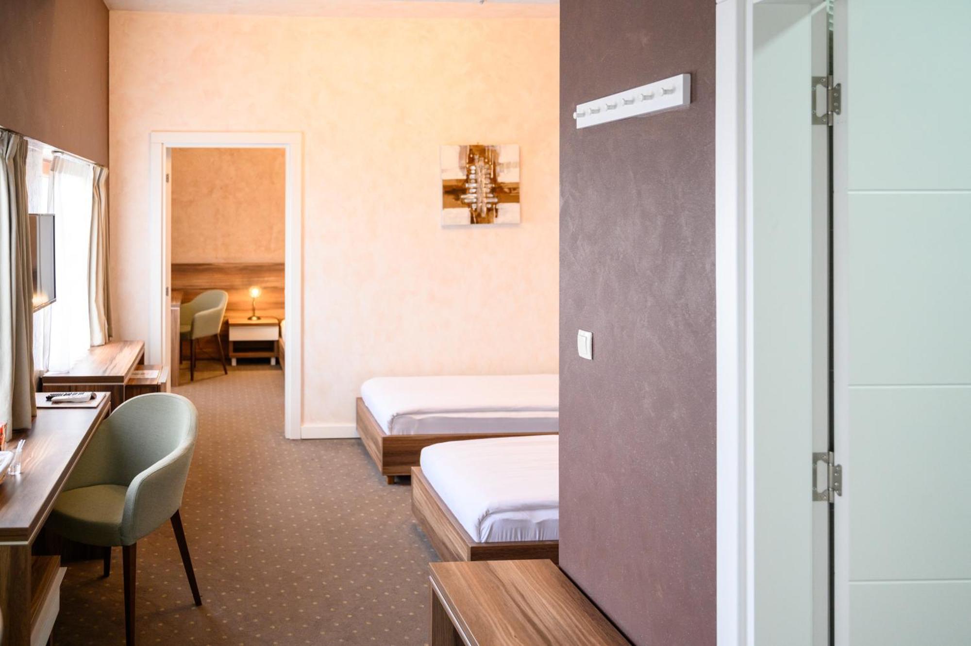 Mv Monogram Hotel Indija ภายนอก รูปภาพ