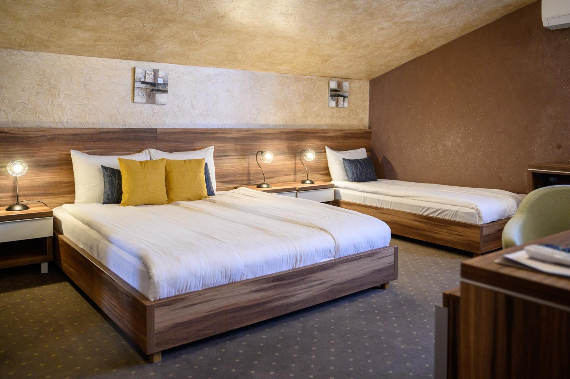 Mv Monogram Hotel Indija ภายนอก รูปภาพ
